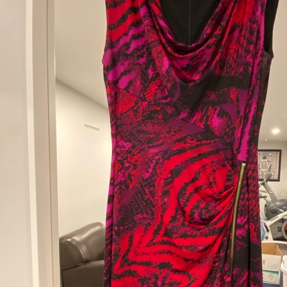 Cache- fuchsia, red and, black dress with gold zipper - Picture 3 of 8